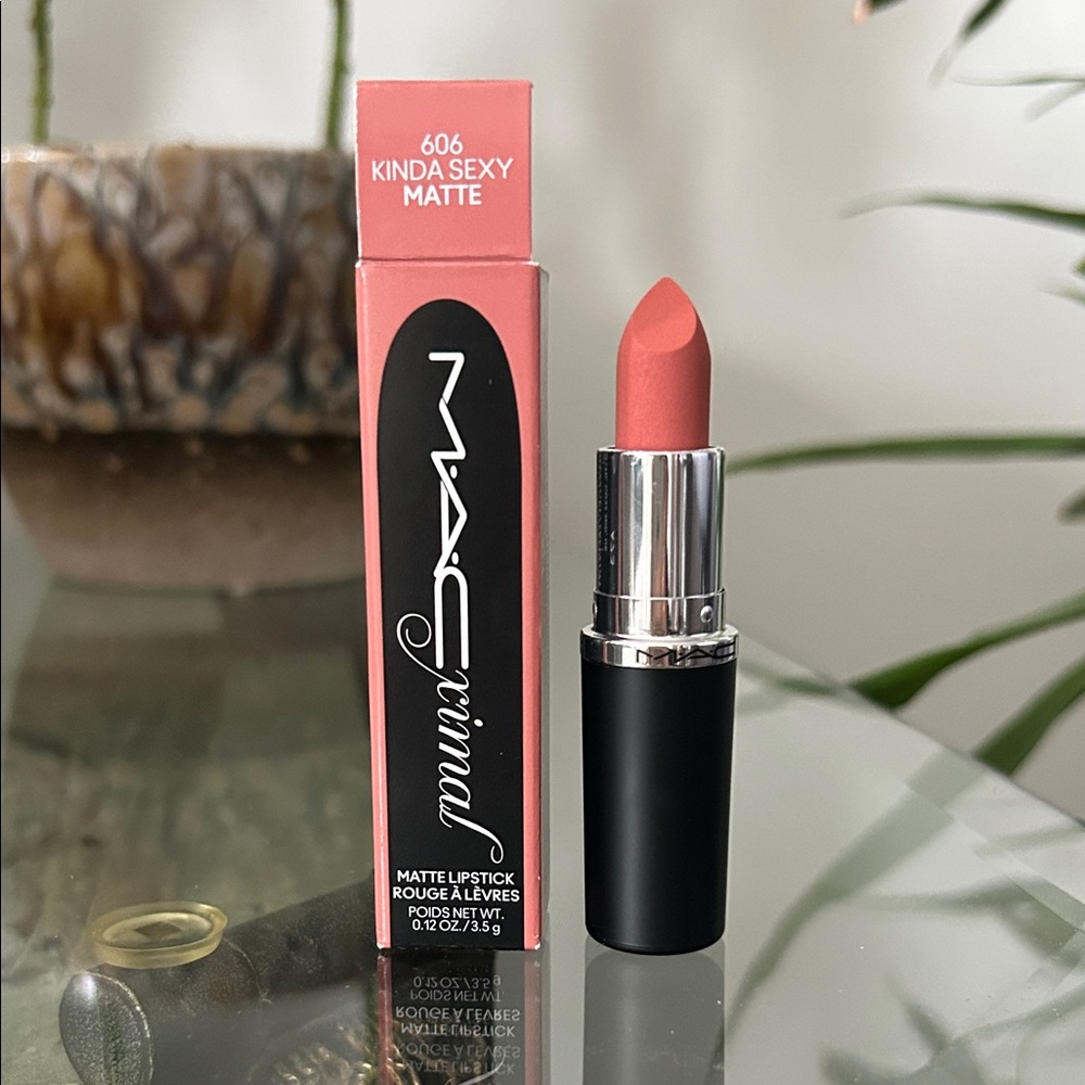 MAC Kinda Sexy